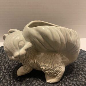 Vintage stoneware/ceramic Gray squirrel McCoy? Planter in Glossy gray